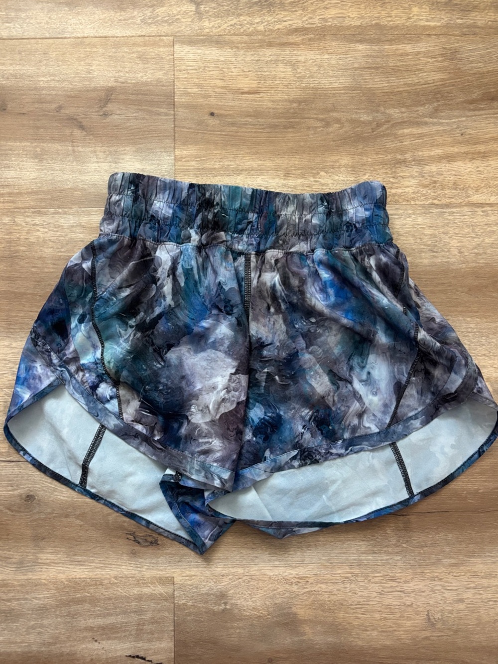 lululemon athletica Women ”track that short” 3”